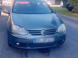 Grau Gebraucht 2005 VW Golf V Kleinwagen | 1.600 € (Guter Preis)
