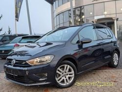 Blau Gebraucht 2015 VW Golf Sportsvan Trendline Van / Kleinbus | 9.490 € (Fairer Preis)