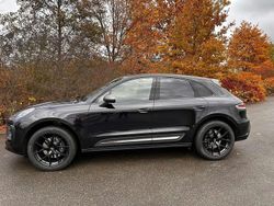 Schwarz Gebraucht 2023 Porsche Macan SUV | 75.500 € (Teuer)