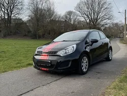 Schwarz Gebraucht 2014 Kia Rio Limousine | 5.200 € (Guter Preis)