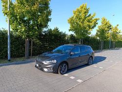 Grau Gebraucht 2020 Ford Focus ST-Line X Limousine | 16.990 € (Guter Preis)