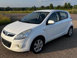 Weiß Gebraucht 2010 Hyundai i20 Kleinwagen | 1.500 €