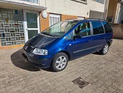Indigoblau Gebraucht 2002 VW Sharan Highline Van / Kleinbus | 9.500 €