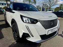 Lack weiss perlglänzend/typ au Gebraucht 2020 Peugeot e-2008 GT-line SUV | 15.490 € (Fairer Preis)