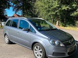 Grau Gebraucht 2006 Opel Zafira Edition Van / Kleinbus | 1.850 € (Fairer Preis)