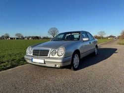 Silber Gebraucht 2000 Mercedes E240 Elegance Limousine | 8.750 € (Teuer)