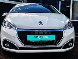 Weiß Gebraucht 2018 Peugeot 208 Allure+ Kleinwagen | 7.990 € (Fairer Preis)