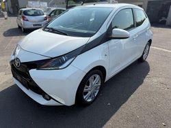 Weiß Gebraucht 2018 Toyota Aygo X-play Kleinwagen | 7.990 € (Guter Preis)