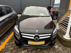 Kosmosschwarz Gebraucht 2015 Mercedes B200 Van / Kleinbus | 12.700 € (Guter Preis)