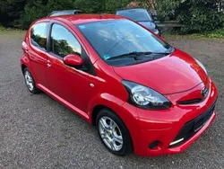 Rot Gebraucht 2013 Toyota Aygo Cool Kleinwagen | 5.990 € (Fairer Preis)