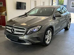 Grau Gebraucht 2016 Mercedes GLA200 Urban SUV | 12.950 € (Fairer Preis)