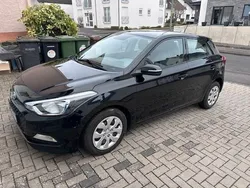 Schwarz Gebraucht 2015 Hyundai i20 Kleinwagen | 4.800 € (Etwas zu teuer)