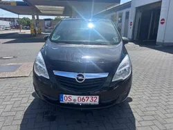 Schwarz Gebraucht 2011 Opel Meriva Design Edition Van / Kleinbus | 2.399 € (Guter Preis)