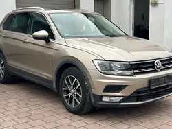 Gold Gebraucht 2017 VW Tiguan Highline SUV | 17.900 €