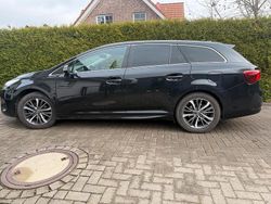 Schwarz Gebraucht 2017 Toyota Avensis Edition-S Kombi | 14.200 € (Fairer Preis)