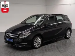 Schwarz (kosmosschwarzmet.) Gebraucht 2016 Mercedes B180 Style Van / Kleinbus | 12.480 € (Fairer Preis)