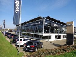 Gelb Neu 2024 Jeep Avenger EV Summit SUV | 35.990 € (Fairer Preis)