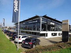 Gelb Neu 2024 Jeep Avenger EV Summit SUV | 35.990 € (Fairer Preis)