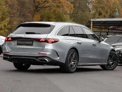 Silber metalliclack hightechsi Gebraucht 2024 Mercedes E220 AMG Kombi | 60.330 €