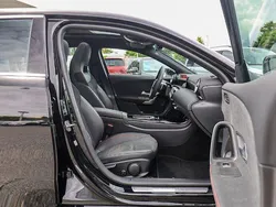 Schwarz / kosmosschwarz (metallic) Gebraucht 2024 Mercedes A250 Advanced Plus Limousine | 38.290 € (Fairer Preis)