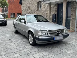 Silber Gebraucht 1993 Mercedes E220 Coupé | 13.990 €
