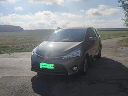 Braun Gebraucht 2016 Toyota Verso Edition-S Van / Kleinbus | 11.299 € (Fairer Preis)