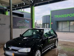 Schwarz Gebraucht 2001 Peugeot 106 Sport Kleinwagen | 2.500 € (Etwas zu teuer)