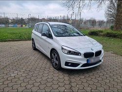 Weiß Gebraucht 2016 BMW 218 Gran Tourer Sport Line Van / Kleinbus | 13.700 € (Fairer Preis)