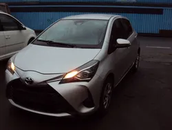 Silber Gebraucht 2018 Toyota Yaris Comfort Limousine | 9.200 € (Guter Preis)