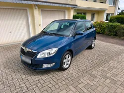Blau Gebraucht 2012 Skoda Fabia Kleinwagen | 5.200 € (Fairer Preis)