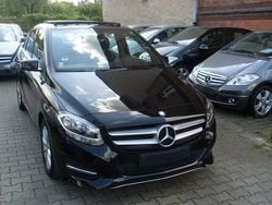 Schwarz Gebraucht 2016 Mercedes B180 Style Van / Kleinbus | 13.990 € (Guter Preis)