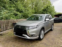 Silber Gebraucht 2019 Mitsubishi Outlander P-HEV SUV | 21.900 € (Fairer Preis)