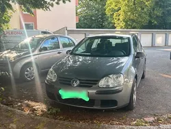 Grau Gebraucht 2005 VW Golf V Limousine | 2.500 € (Fairer Preis)