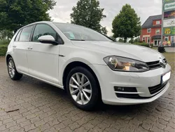 Weiß Gebraucht 2016 VW Golf VII LOUNGE Limousine | 11.300 € (Guter Preis)