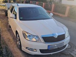 Weiß Gebraucht 2010 Skoda Octavia Sport Kombi | 3.999 € (Guter Preis)