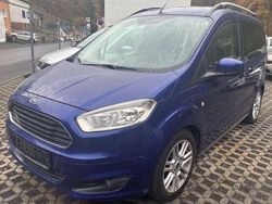 Blau Gebraucht 2015 Ford Tourneo Courier Titanium Van / Kleinbus | 4.990 € (Guter Preis)
