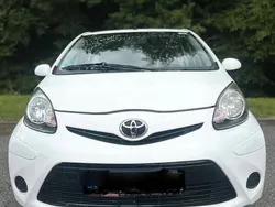 Weiß Gebraucht 2014 Toyota Aygo Kleinwagen | 4.700 € (Superpreis)