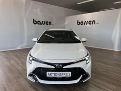 Schneeweiß Gebraucht 2023 Toyota Corolla Team | 29.950 € (Fairer Preis)