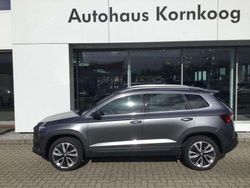 Graphitegrau metallic (metallic) Gebraucht 2024 Skoda Karoq Selection SUV | 29.990 € (Guter Preis)