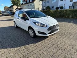 Weiß Gebraucht 2013 Ford Fiesta Limousine | 4.300 €