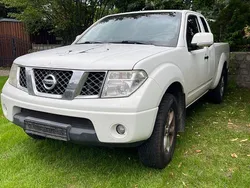 Weiß Gebraucht 2009 Nissan Navara Abholung | 4.560 €