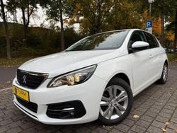 Weiß Gebraucht 2021 Peugeot 308 Active Limousine | 12.790 € (Guter Preis)