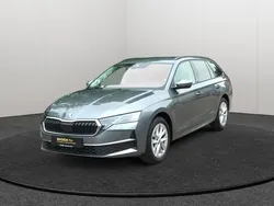 Graphitegrau metallic met. Gebraucht 2024 Skoda Octavia Selection Kombi | 31.822 € (Fairer Preis)