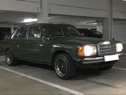 Grün Gebraucht 1982 Mercedes E300 Limousine | 29.999 €