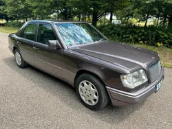 Andere außenfarben Gebraucht 1995 Mercedes E220 Limousine | 2.800 €