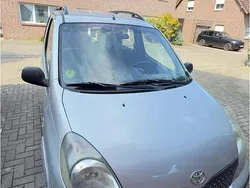 Silber Gebraucht 2004 Toyota Yaris Sol Kombi | 1.900 € (Fairer Preis)