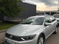 Grau Gebraucht 2015 VW Passat Kombi | 8.900 € (Teuer)