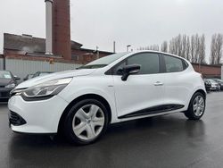 Weiß Gebraucht 2015 Renault Clio IV LIMITED Limousine | 5.900 € (Fairer Preis)