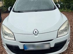 Weiß Gebraucht 2010 Renault Mégane III Dynamique Limousine | 1.900 € (Superpreis)