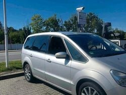 Grau Gebraucht 2009 Ford Galaxy Van / Kleinbus | 5.900 € (Fairer Preis)